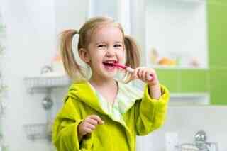 kids brushing